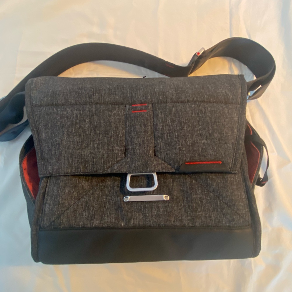 Peak Design 13” Everyday Messenger bag v1 charcoal